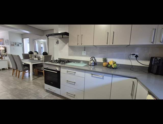 3 BEDROOM APARTMENT FOR SALE IN ISLAND VIEW